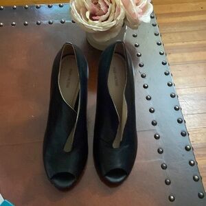 Pour La Victoire black gold heel pumps sz 9 1/2